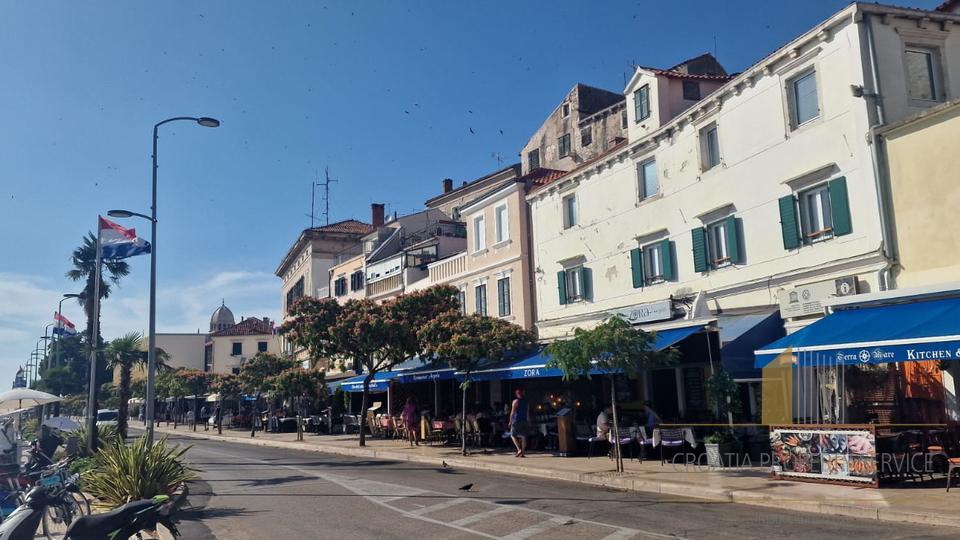 Bellissimo appartamento di lusso prima fila al mare vicino al centro di Sebenico!