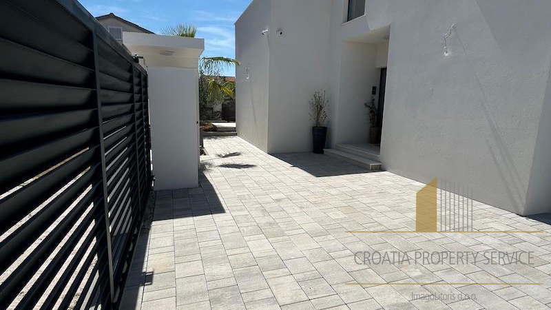 Modern elegant villa with sea view near Zadar!
