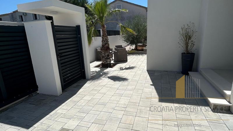 Modern elegant villa with sea view near Zadar!