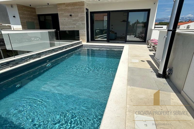 Moderne elegante Villa mit Meerblick in der Nähe von Zadar!