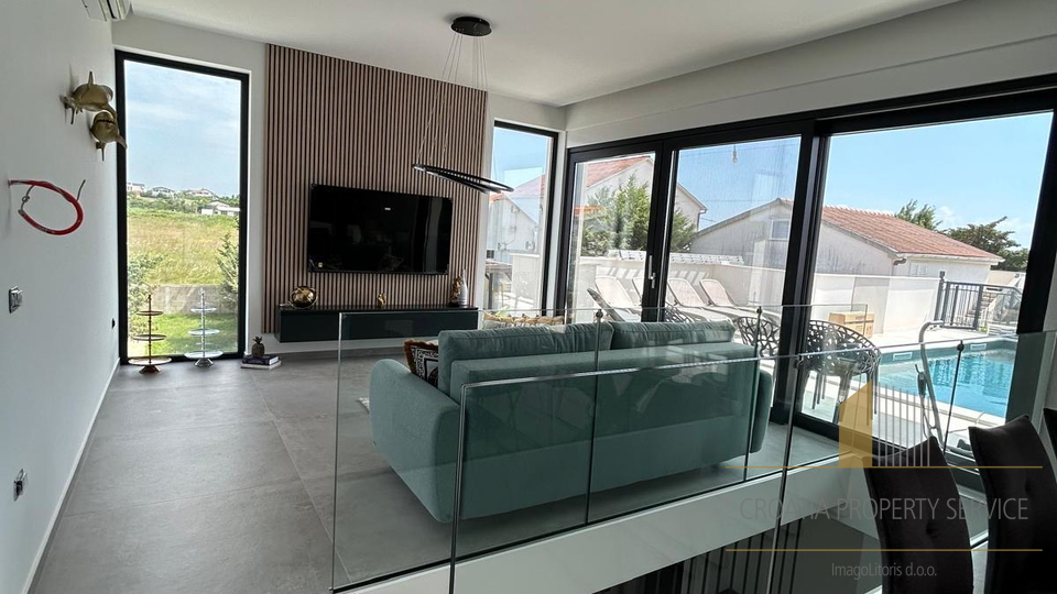 Modern elegant villa with sea view near Zadar!