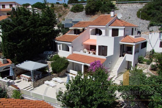 Čudovita apartmajska vila  ob morju v Primoštenu!