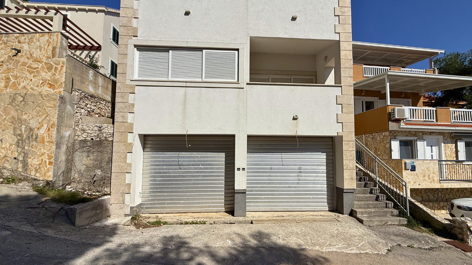 HOT PONUDA &ndash; PRVI RED DO MORA &vert; ROGOZNICA