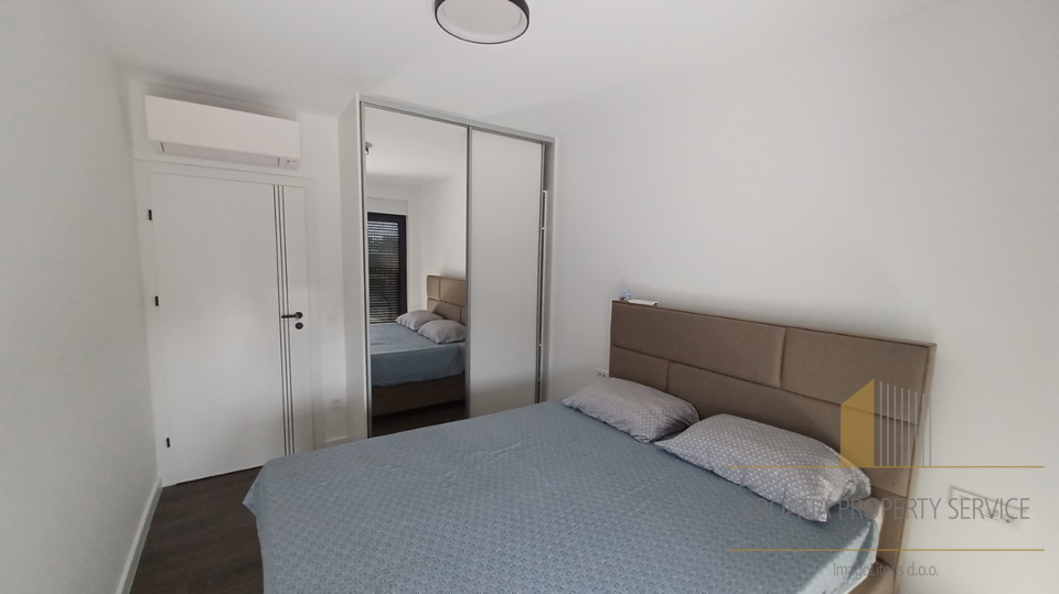 Lussuoso attico con terrazza sul tetto e piscina, primo piano sul mare nei dintorni di Zara!