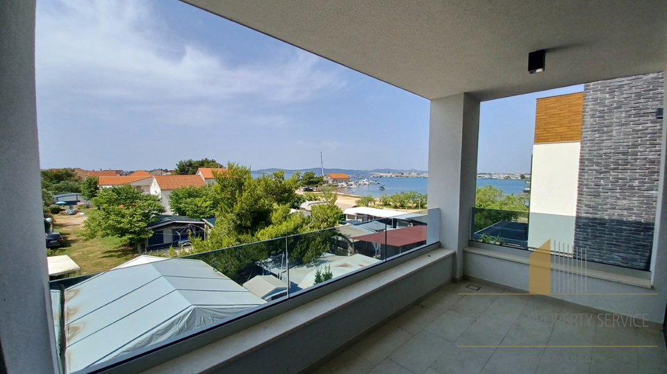 Lussuoso attico con terrazza sul tetto e piscina, primo piano sul mare nei dintorni di Zara!