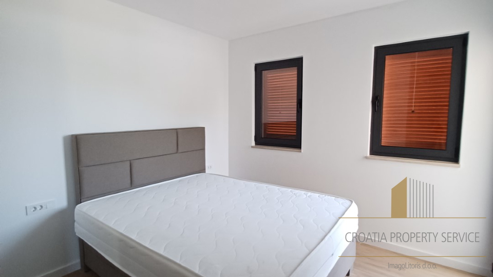 Lussuoso attico con terrazza sul tetto e piscina, primo piano sul mare nei dintorni di Zara!