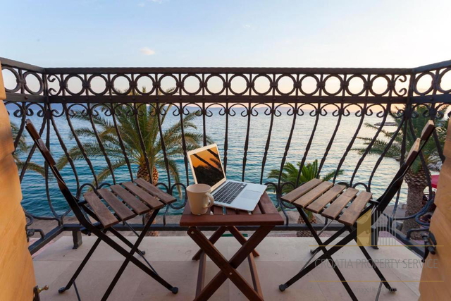 Exklusive Steinvilla in erster Meereslinie an der Makarska Riviera!