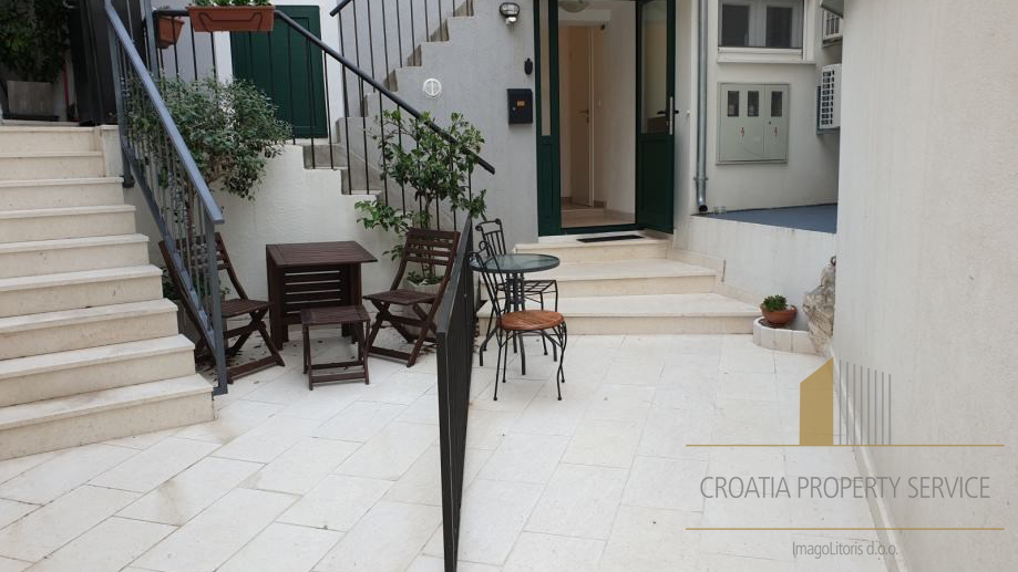 Čudovita hiša z uveljavljenim poslom oddajanja v središču Splita!