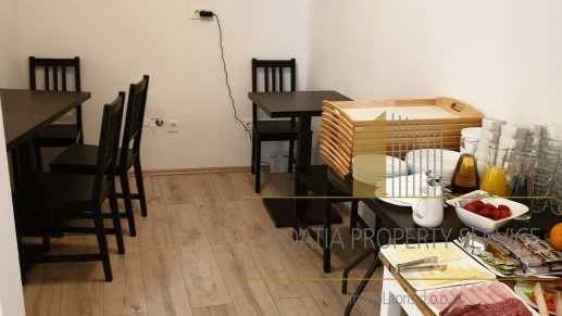 Čudovita hiša z uveljavljenim poslom oddajanja v središču Splita!