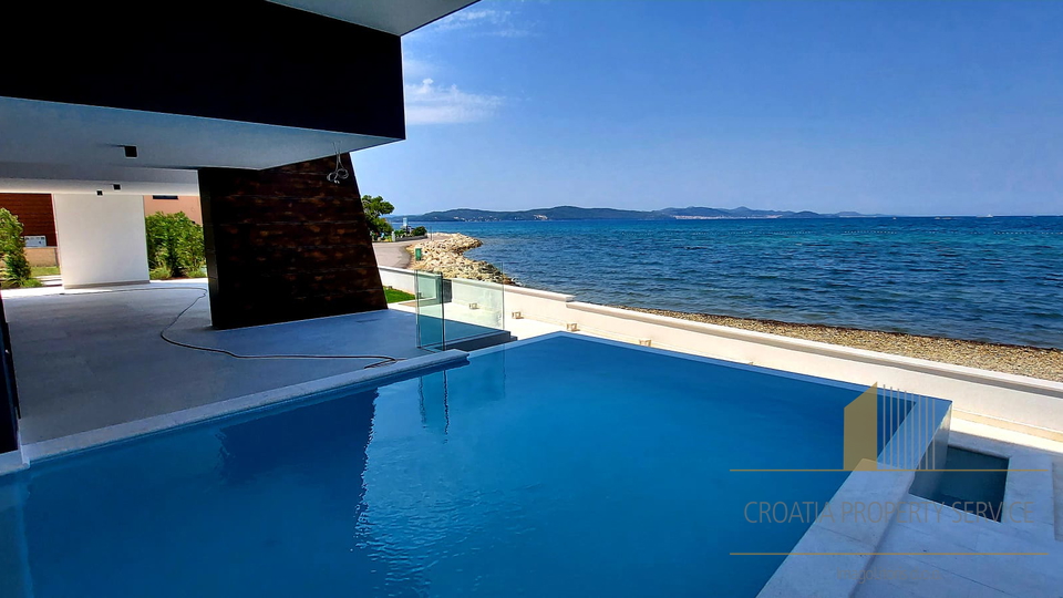 Appartamento di lusso in una posizione TOP, prima fila dalla spiaggia nelle vicinanze di Zara!