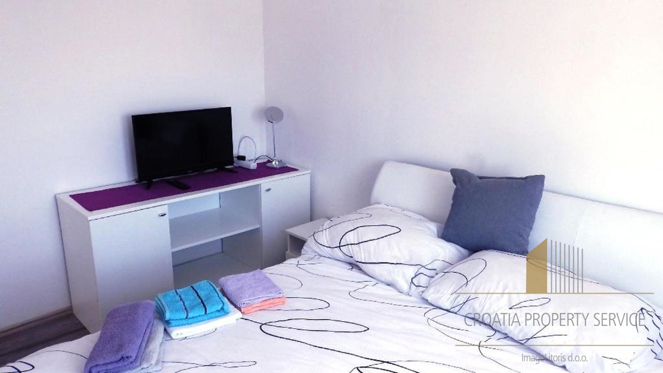 Apartmajska hiša s bazenom 650 m od morja – Zaton, Šibenik