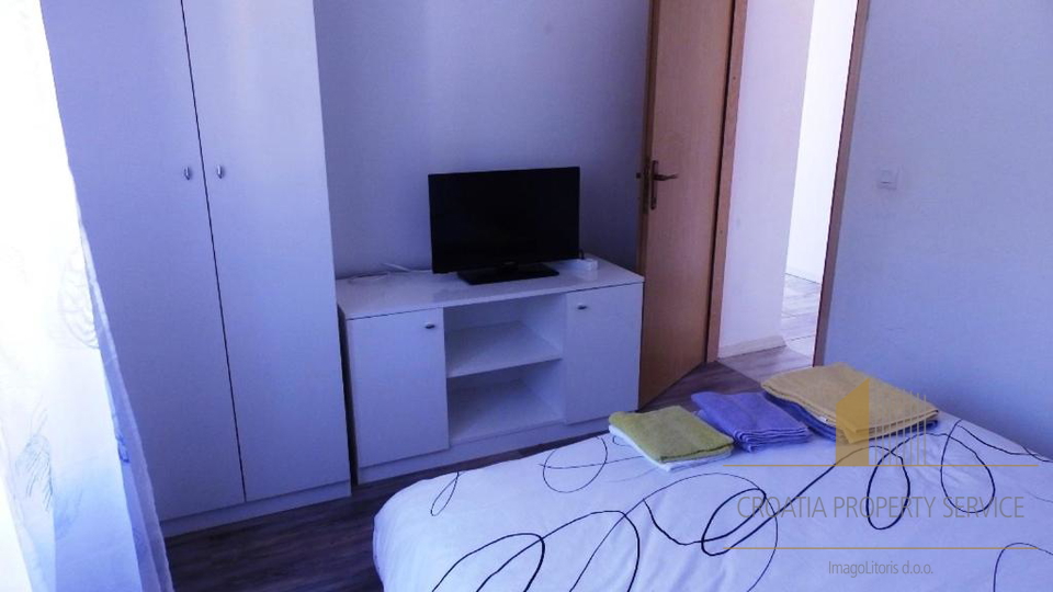 Apartmajska hiša s bazenom 650 m od morja – Zaton, Šibenik