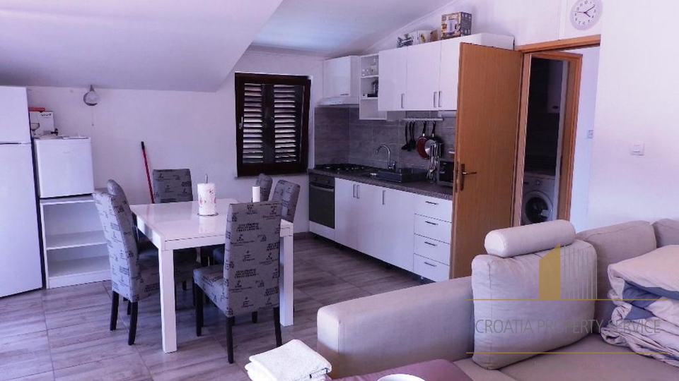 Apartmajska hiša s bazenom 650 m od morja – Zaton, Šibenik