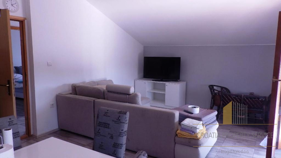 Apartmajska hiša s bazenom 650 m od morja – Zaton, Šibenik