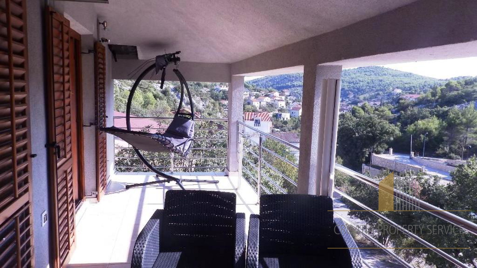 Apartmajska hiša s bazenom 650 m od morja – Zaton, Šibenik