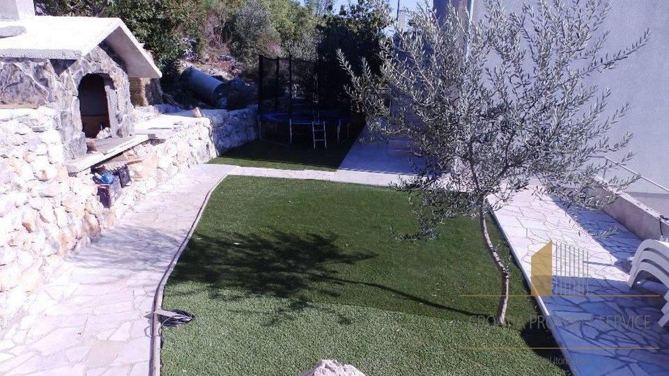 Apartmajska hiša s bazenom 650 m od morja – Zaton, Šibenik