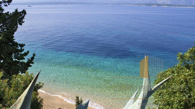 Agricultural land in an attractive location by the beach - Brač Island!