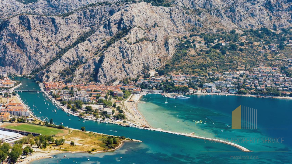 Attraente terreno edificabile vicino alla spiaggia - Omiš, Marušići!