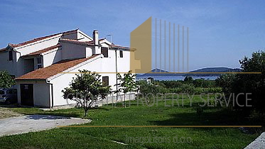 WOHNUNGSHAUS MIT GROSSER GARTEN UND PANORAMA-BLICK AUF DAS MEER, TRIBUNJ!