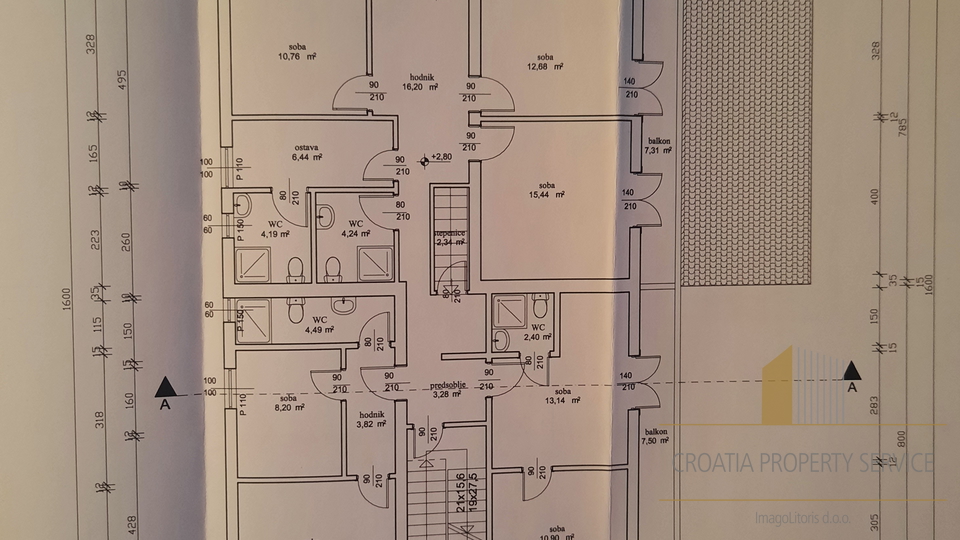 Edinstvena apartmajska hiša z velikim potencialom v bližini morja v bližini Zadra!