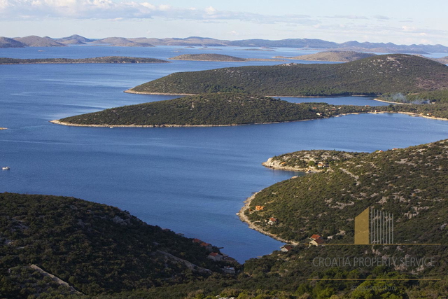 Terreno edificabile con progettazione concettuale a 100 dal mare sull'isola di Pašman!