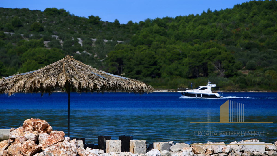 Bauland mit Konzeption 100 vom Meer entfernt auf der Insel Pašman!