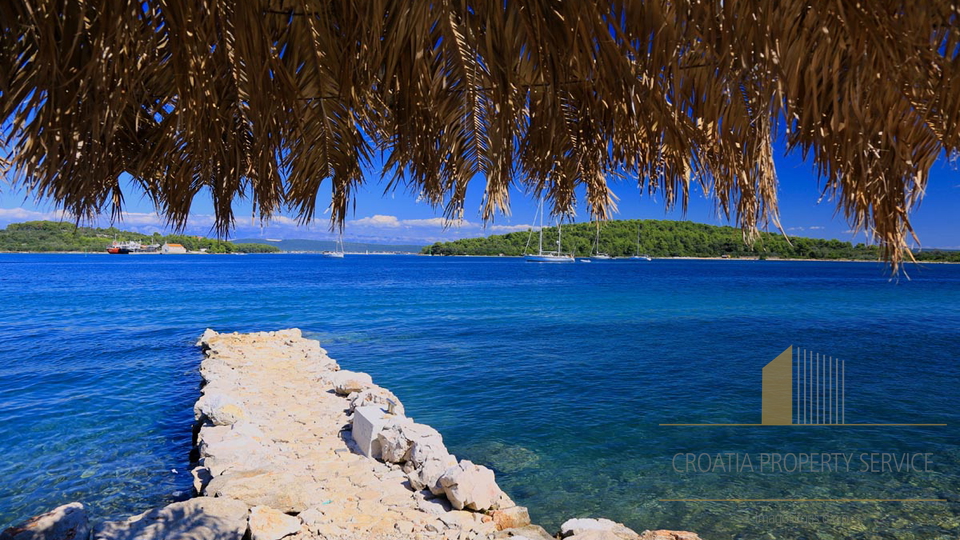 Bauland mit Konzeption 100 vom Meer entfernt auf der Insel Pašman!