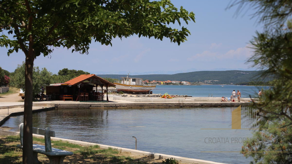 Gradbeno zemljišče z idejno zasnovo 100 m od morja na otoku Pašman!