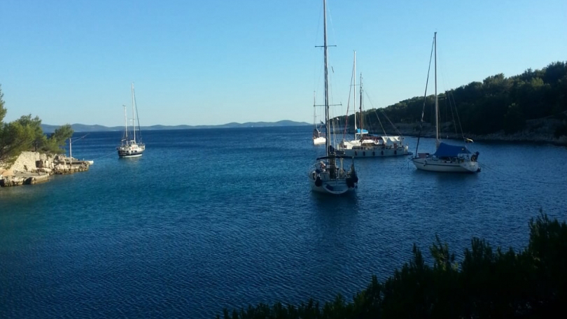 Milna&comma; Bra&ccaron; &ndash; house 49&period;20 m&sup2; in the first row by the sea&comma; plot 2&comma;040 m&sup2;&excl;