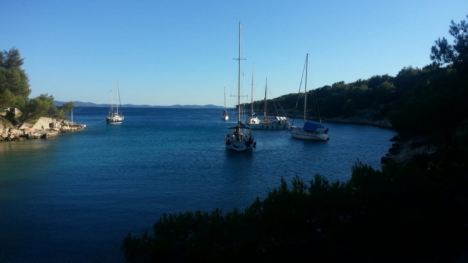 Milna&comma; Bra&ccaron; &ndash; house 49&period;20 m&sup2; in the first row by the sea&comma; plot 2&comma;040 m&sup2;&excl;