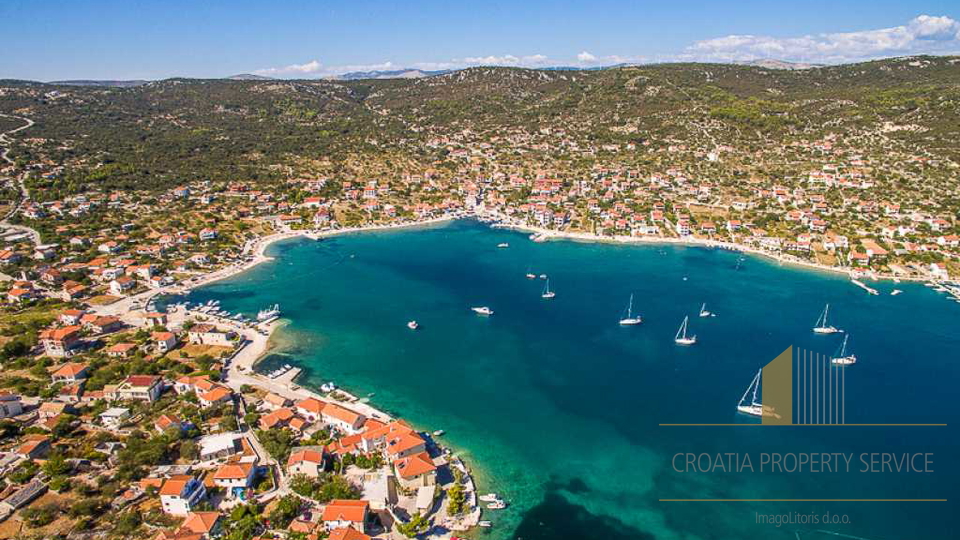 Baugrundstück 150 m vom Meer entfernt in Vinišće!