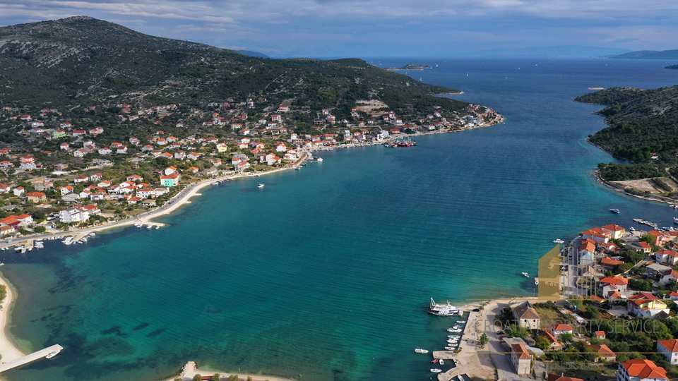 Baugrundstück 150 m vom Meer entfernt in Vinišće!