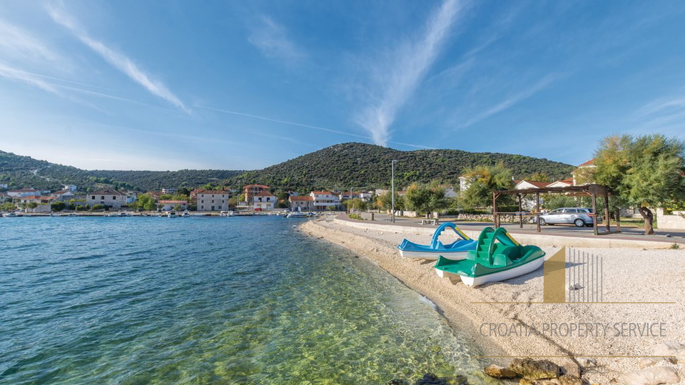Baugrundstück 150 m vom Meer entfernt in Vinišće!