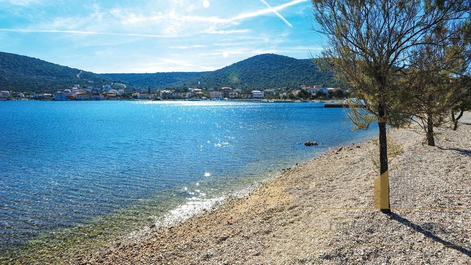 Baugrundstück 150 m vom Meer entfernt in Vinišće!