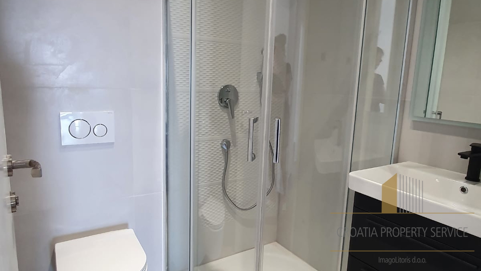 Geräumiges Luxusapartment mit Pool und Garten - Šibenik!