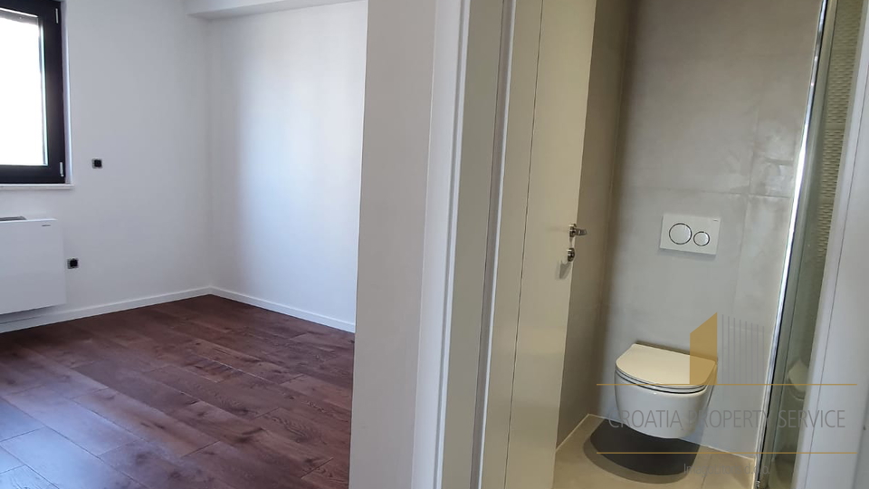 Geräumiges Luxusapartment mit Pool und Garten - Šibenik!