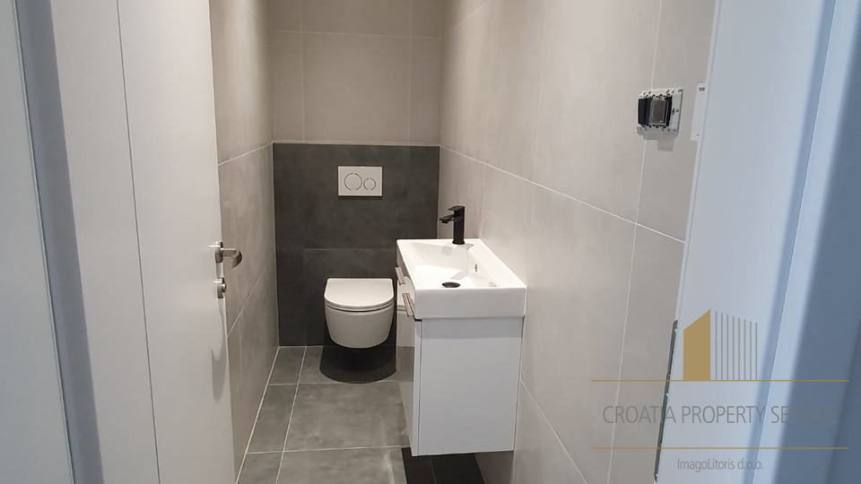 Geräumiges Luxusapartment mit Pool und Garten - Šibenik!