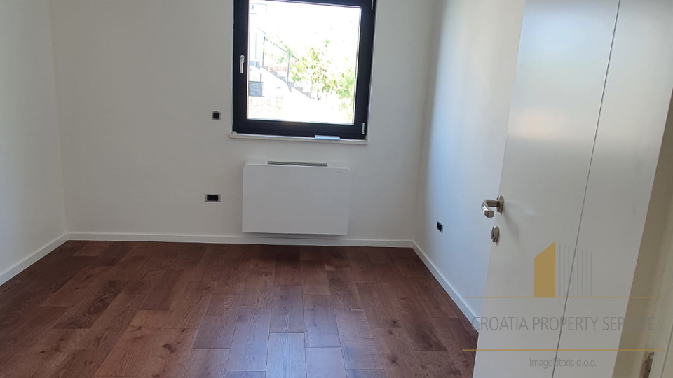Geräumiges Luxusapartment mit Pool und Garten - Šibenik!