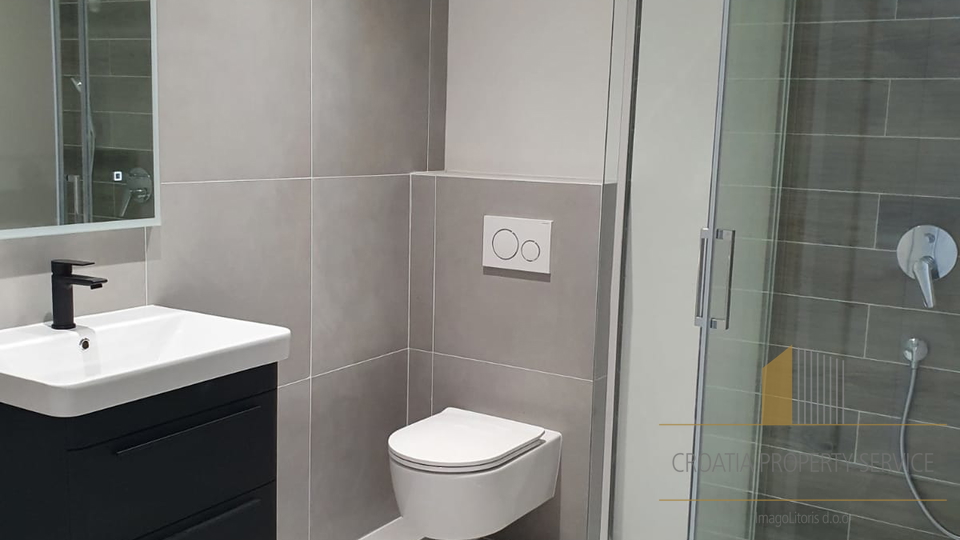 Geräumiges Luxusapartment mit Pool und Garten - Šibenik!