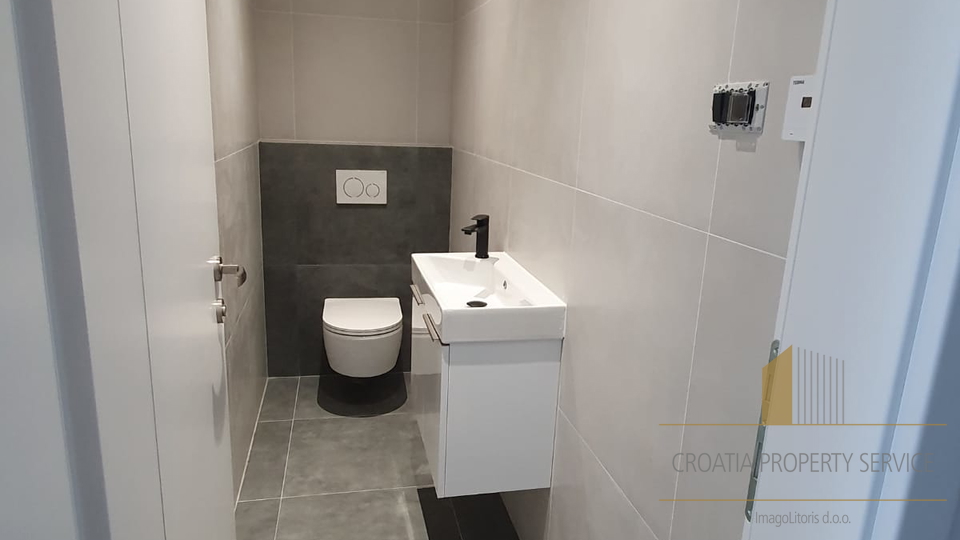 Geräumiges Luxusapartment mit Pool und Garten - Šibenik!