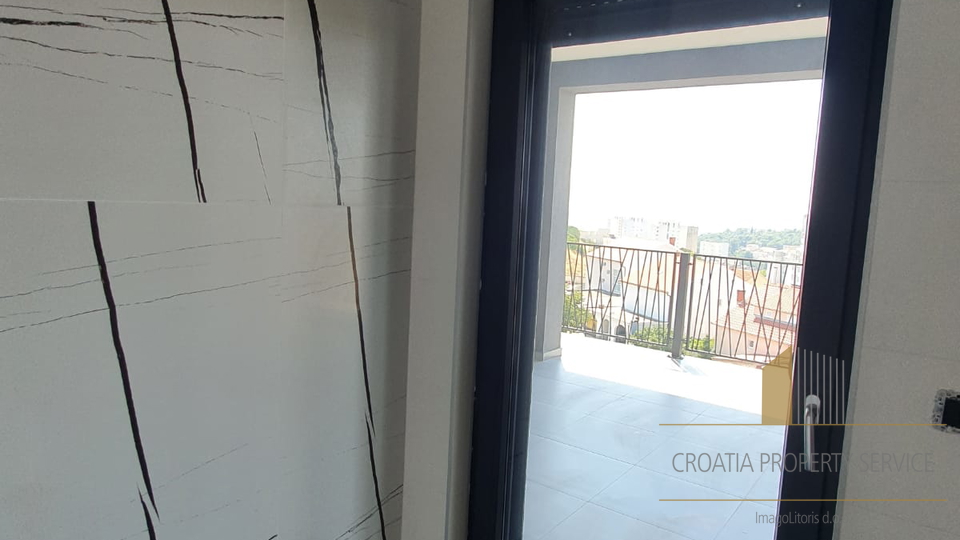 Geräumiges Luxusapartment mit Pool und Garten - Šibenik!