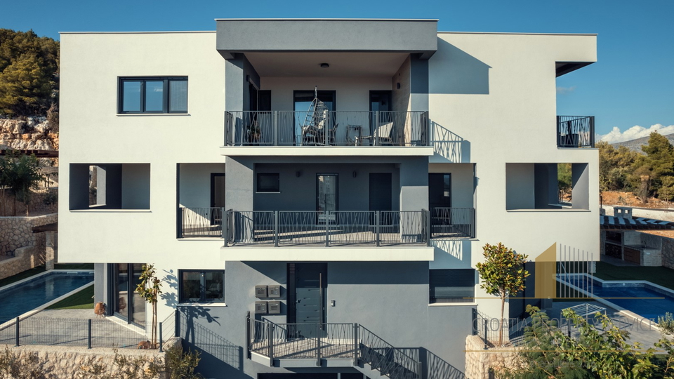 Geräumiges Luxusapartment mit Pool und Garten - Šibenik!