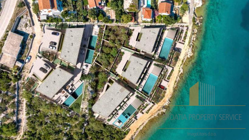 Kompleks od 7 luksuznih vila na ekskluzivnoj lokaciji prvi red uz more - otok Šolta!