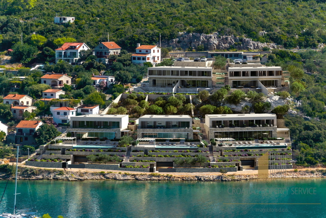 Ein Komplex aus 7 Luxusvillen in exklusiver Lage, erste Reihe am Meer – der Insel Šolta!