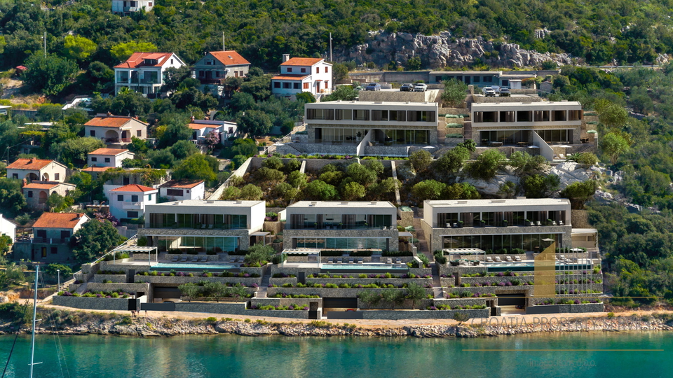 Kompleks od 7 luksuznih vila na ekskluzivnoj lokaciji prvi red uz more - otok Šolta!