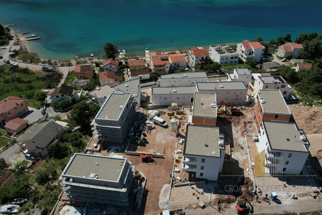 Penthouse z razgledom na morje v sodobni novogradnji v bližini plaže - Grebaštica!