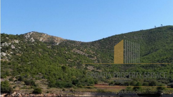 Attractive land with sea view in the tourist zone on the island of Hvar!