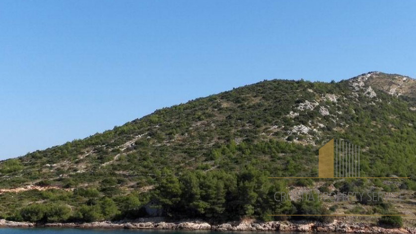 Attractive land with sea view in the tourist zone on the island of Hvar!