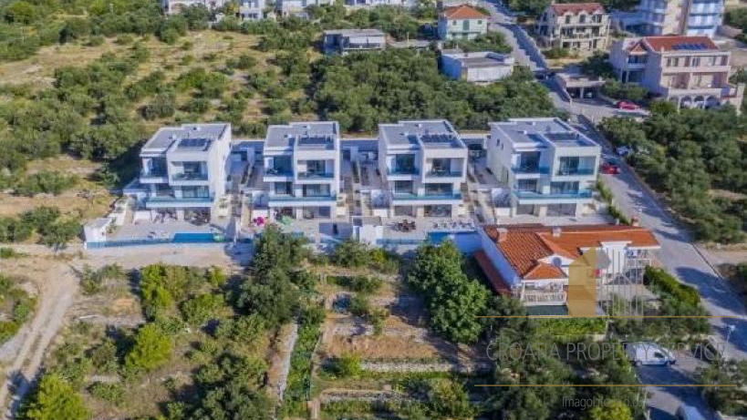 Super moderna vila z bazenom s panoramskim pogledom na morje - Makarska!