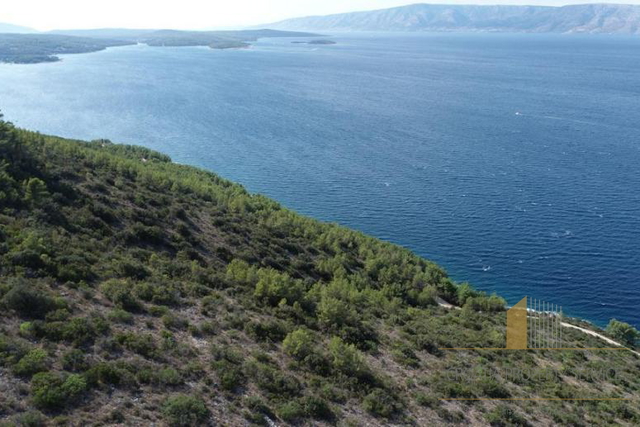 Agricultural land, first row by the sea on the island of Hvar!
